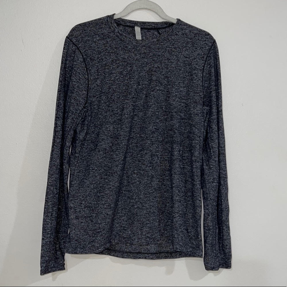 Lululemon workout shirt
